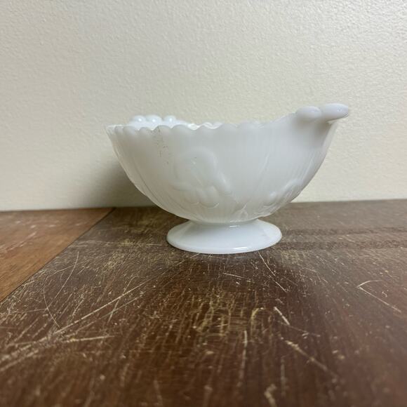 Jeanette Glass‎ Vintage Milk Glass Iris Floral Herringbone pedestal Compote dish - Picture 4 of 9